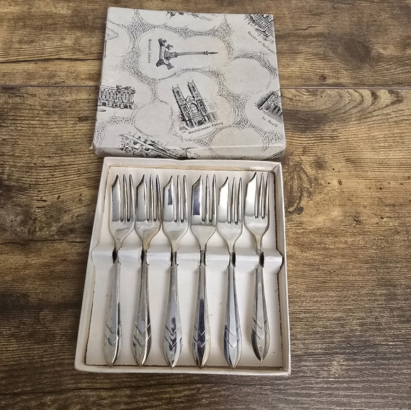 Vintage Sheffield England silverplate dessert fork set of 6 with box - Picture 1 of 8